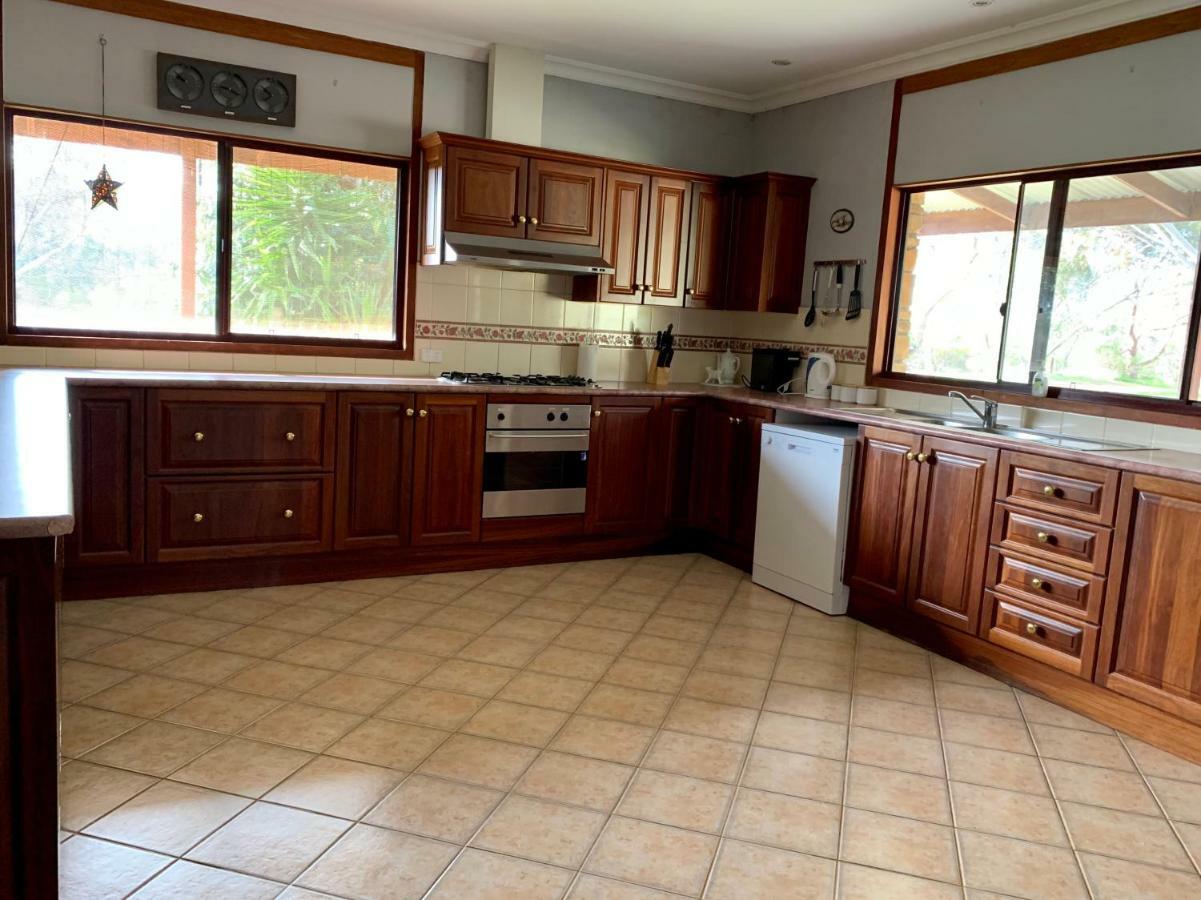 Bee'S Place - 3 Bedroom Home On 10 Acres Of Land With Distant Ocean Views Emu Bay Exteriör bild